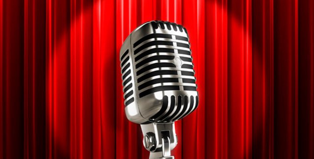 Стендап-комедия: Искусство живого общения и импровизации